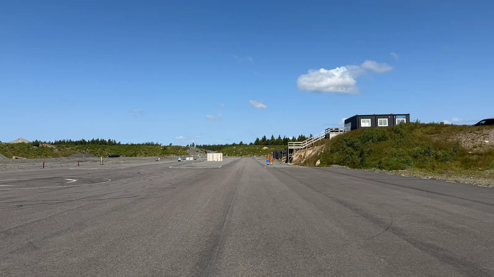 The training track towards the building in Landvetter